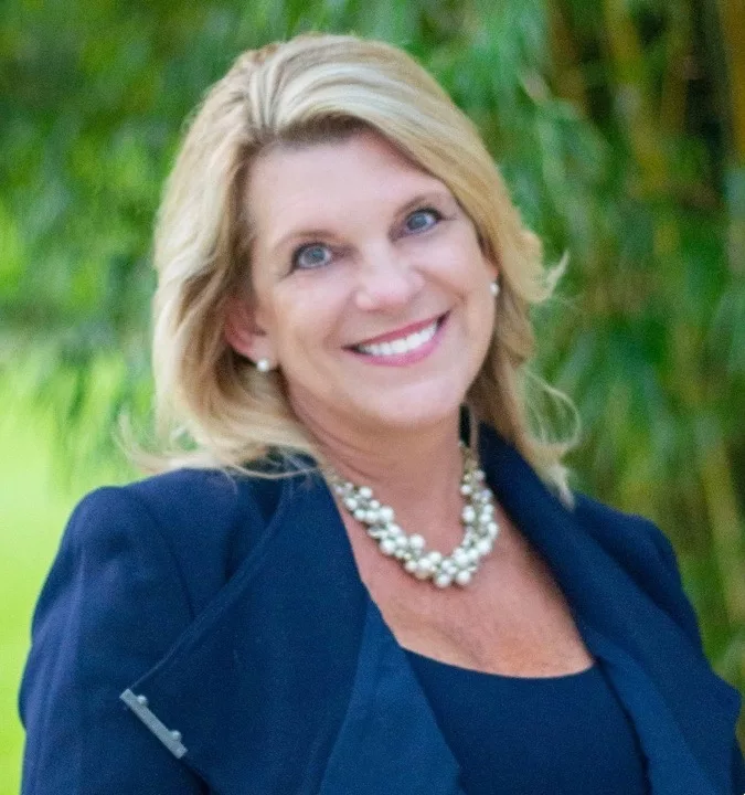 Theres&eacute; Justin Stewart